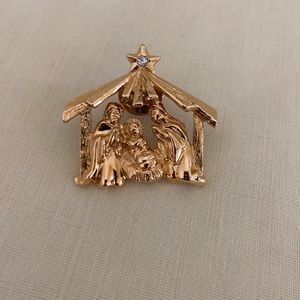 Nativity pin gold tone with rhinestone